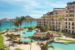 Een verwarmd zwembad