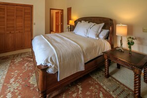 5 bedrooms, iron/ironing board, internet, bed sheets