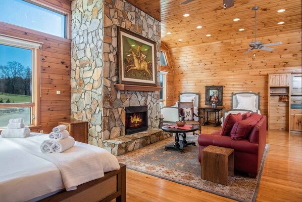 5 bedrooms, iron/ironing board, internet, bed sheets