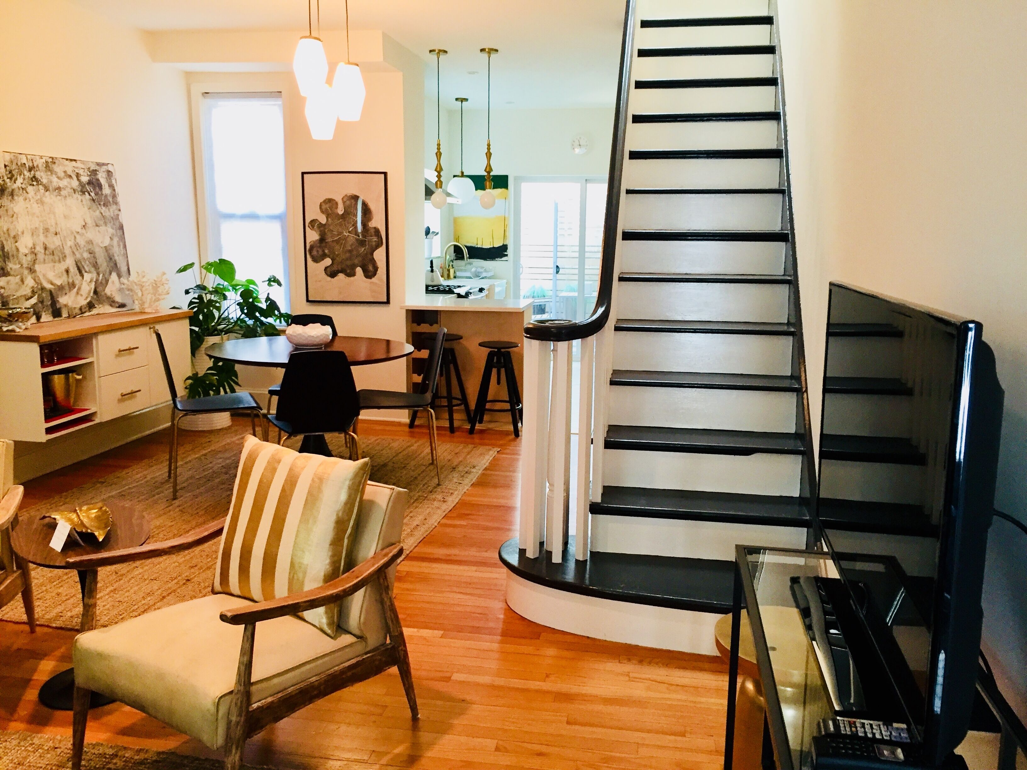 Art Museum Gem: 2 story townhome