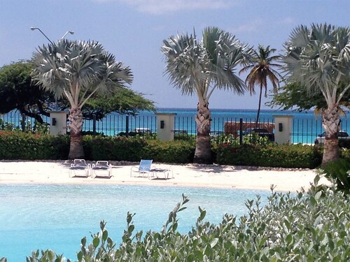 Amazing two bedroom condo w/grill, hot tube and private terrace at Eagle Beach