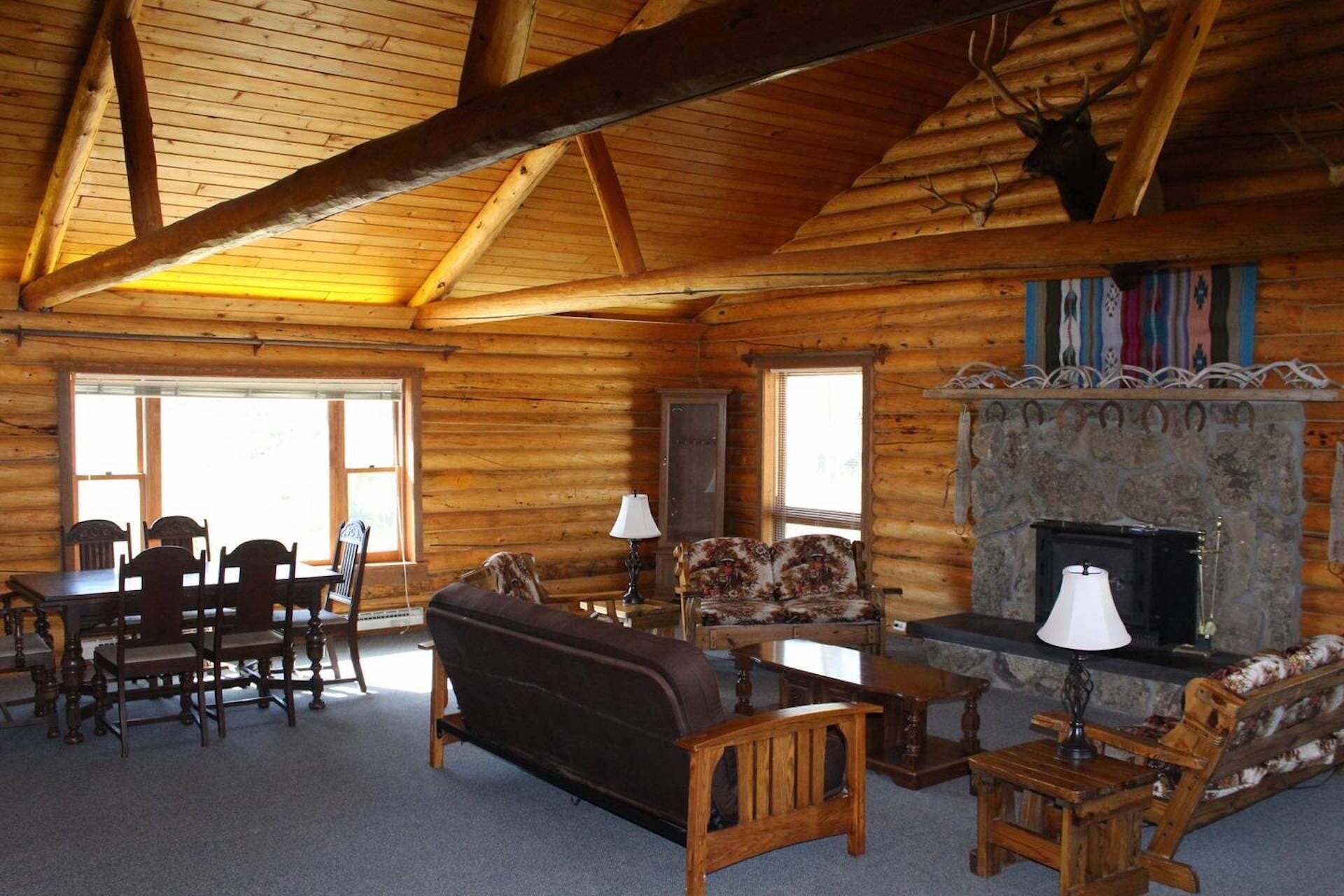 Western Lodge in Wapiti Valley near Yellowstone
