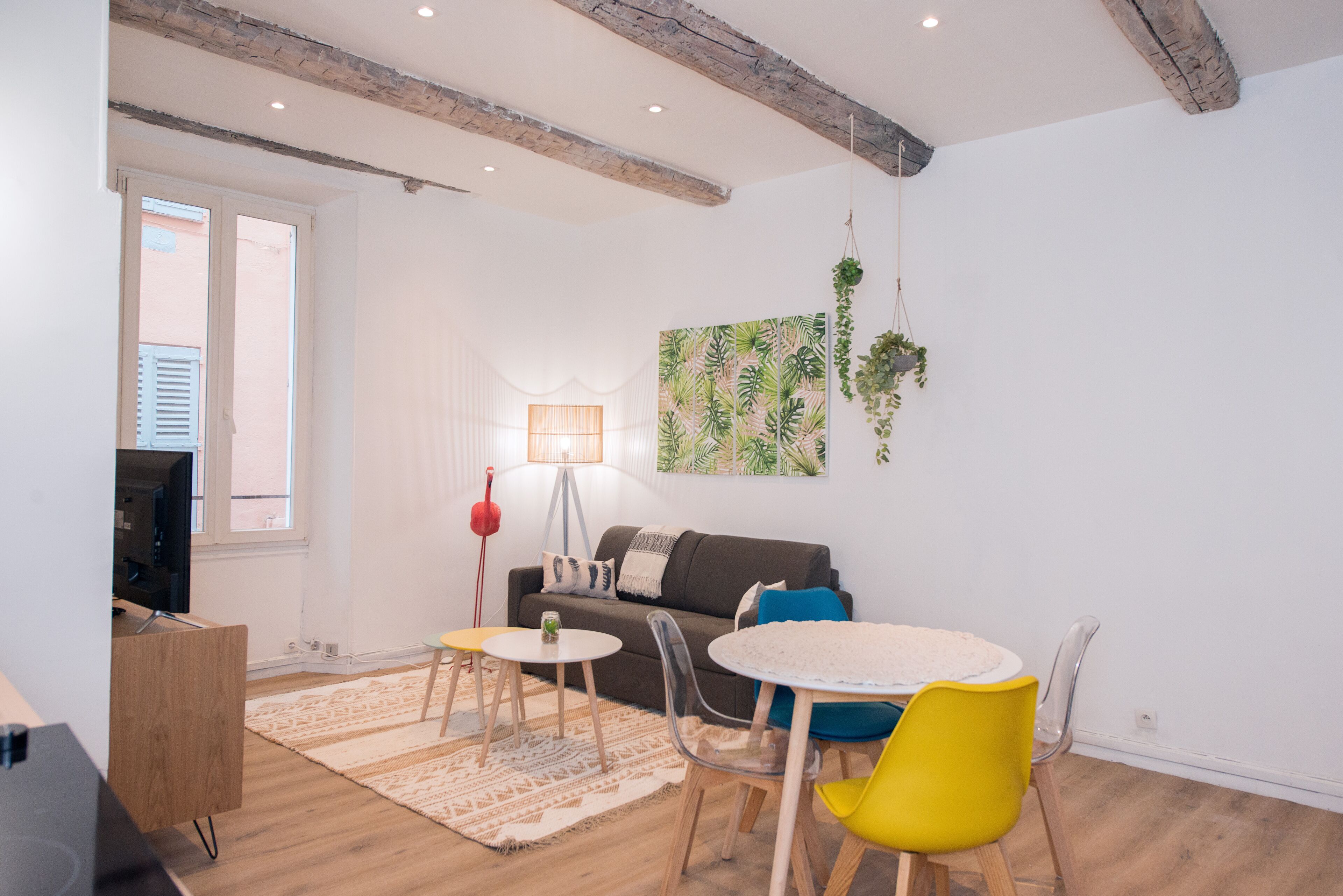 Cannes center 200m from the Palace and the sea