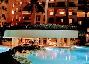 A heated pool - 2BR at Estancia on Medano Beach! (Cabo San Lucas)