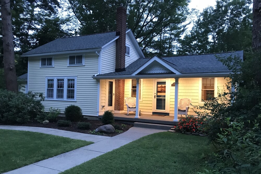 Clarksburg Cottage, your tranquil home in the perfect get-away location!