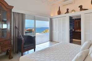 3 bedrooms, in-room safe, iron/ironing board, free WiFi