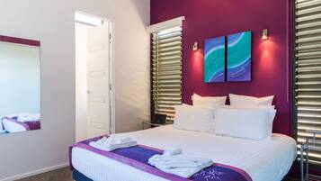 1 quarto, cofres nos quartos, ferros/tábuas de passar roupa