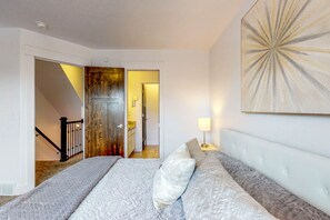 2 bedrooms, WiFi, bed sheets