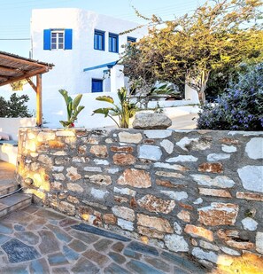 المنطقة المحيطة بالمنشأة