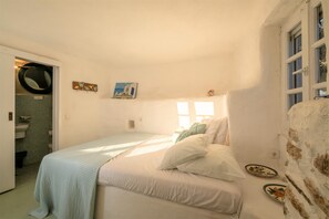 5 عدّة غرف نوم ومكتب ومكواة/لوح كي وسرير سفر