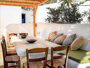 تناول الطعام بالخارج