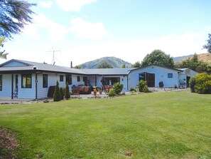 Exterior - Cosy, self contained boutique studio. (Linkwater)