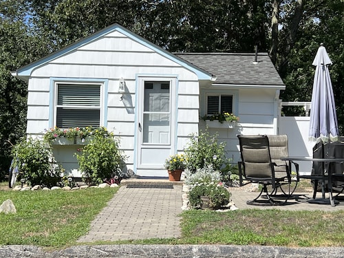 Cozy Westerly Cottage