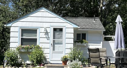 Cozy Westerly Cottage