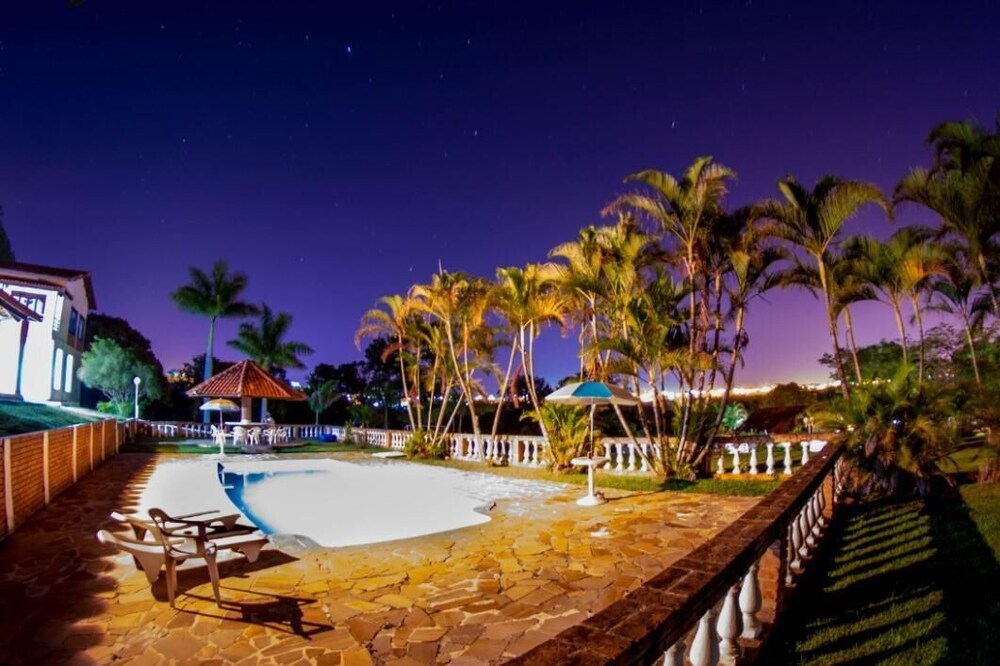 Linda Chacara, very spacious with 8. 000 m2 for leisure of your family and friends.