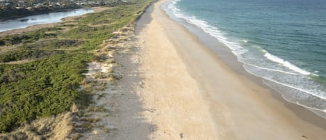Una playa cerca