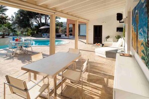 屋外ダイニングエリア