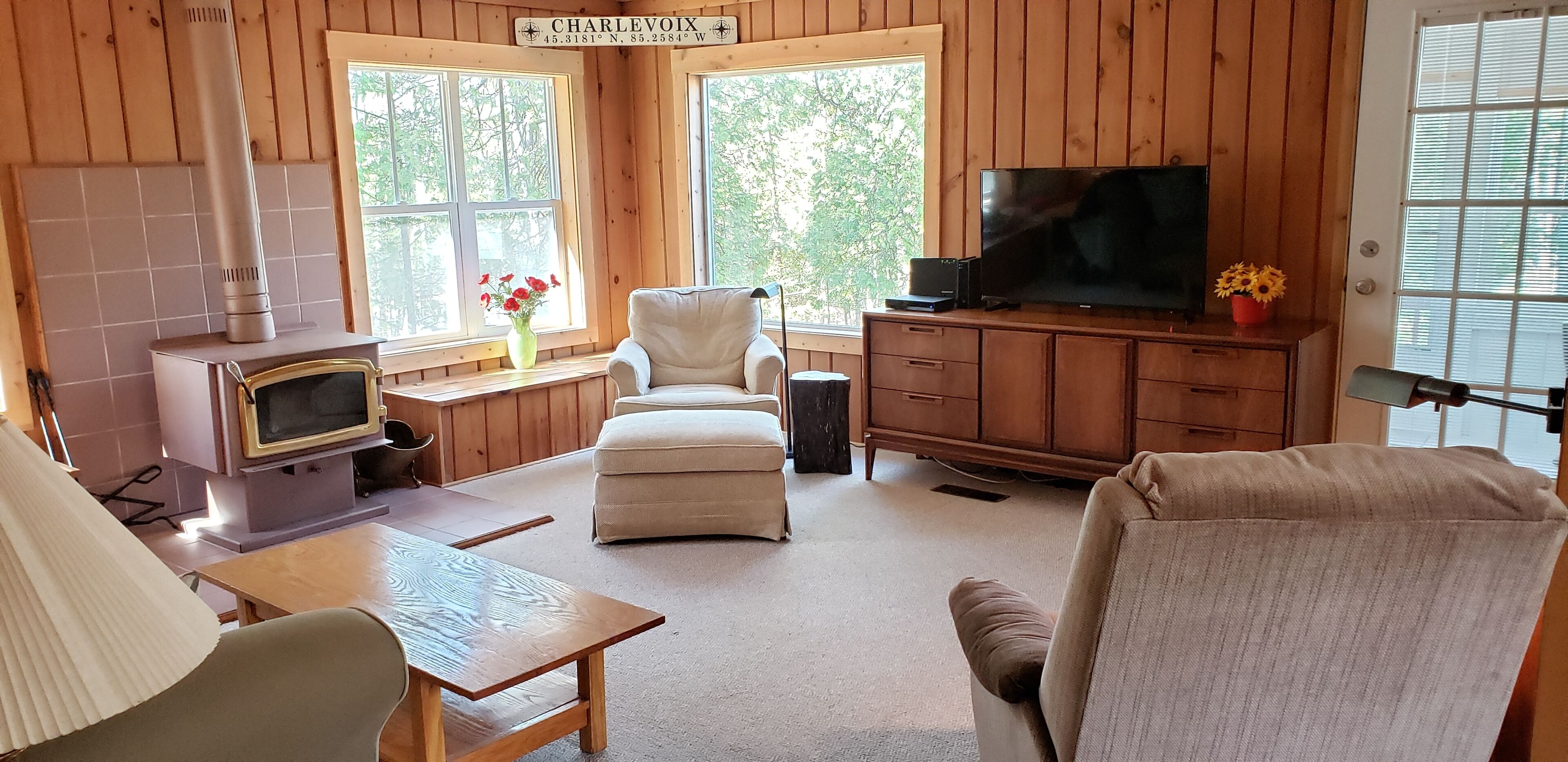 Cozy Cottage on a Private Wooded Lot, Steps  From Lake Charlevoix Waterfront!