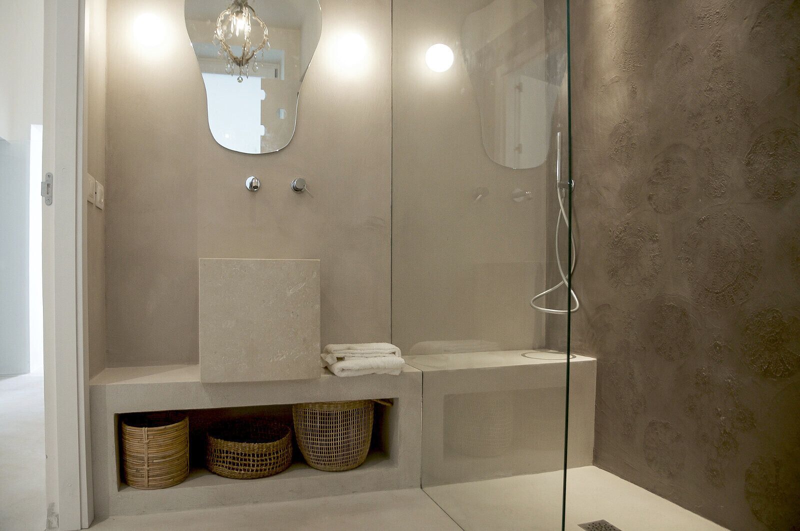 Dusche, Haartrockner, Bidet, Handtücher