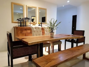 Dining - Relaxing Vacation Home Near BGC Taguig (taguig)