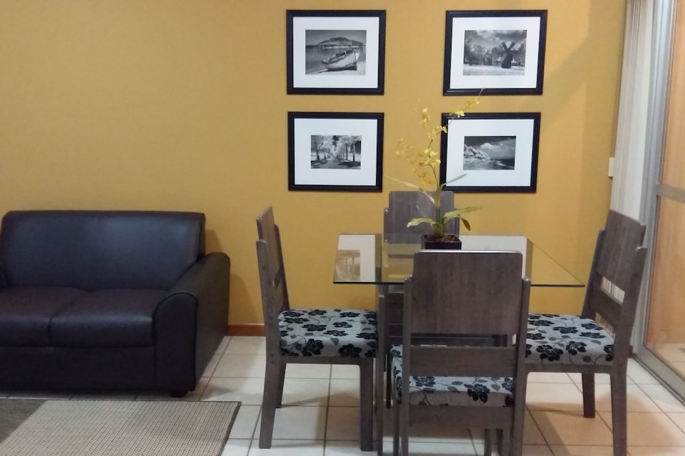 Beautiful 2 bedroom apartment, garage, elevator, facing Águas Claras park
