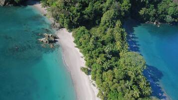 Beach nearby, sun loungers, beach towels