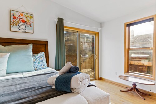 Historic Victorian - 2 Bedroom Home with Parking off Main Street 
