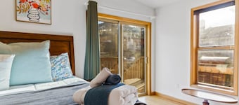 Historic Victorian - 2 Bedroom Home met parkeerplaats naast Main Street