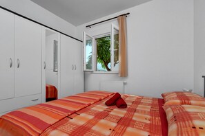 4 室のベッドルーム、アイロン / アイロン台、WiFi (無料)、ベッドシーツ