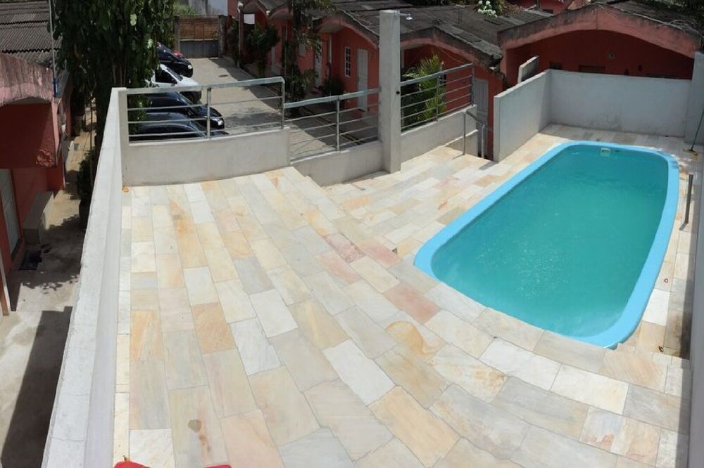 Condominium of ten chalets and swimming pool for guests. Excellent cost benefit.