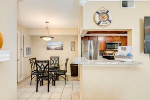 Dining - Sandpiper Stay -  Pool, Near Beach & Seawall! (Galveston)