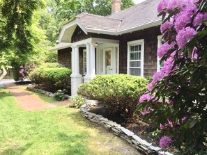 Exterior - Cedargate the East End's 1830's Seaside Farmhouse (East Moriches)
