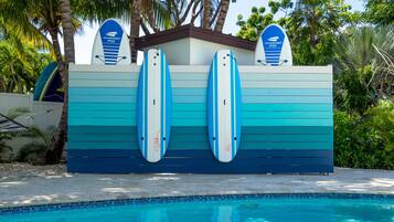 Outdoor pool, pool loungers