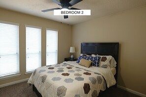 4 makuuhuonetta, silitysrauta/-lauta, ilmainen Wi-Fi, vuodevaatteet