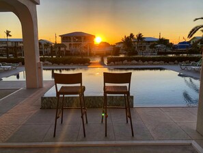 Outdoor pool, a heated pool - Outstanding pool and outdoor area 5 minute walk to beach! (Marathon)