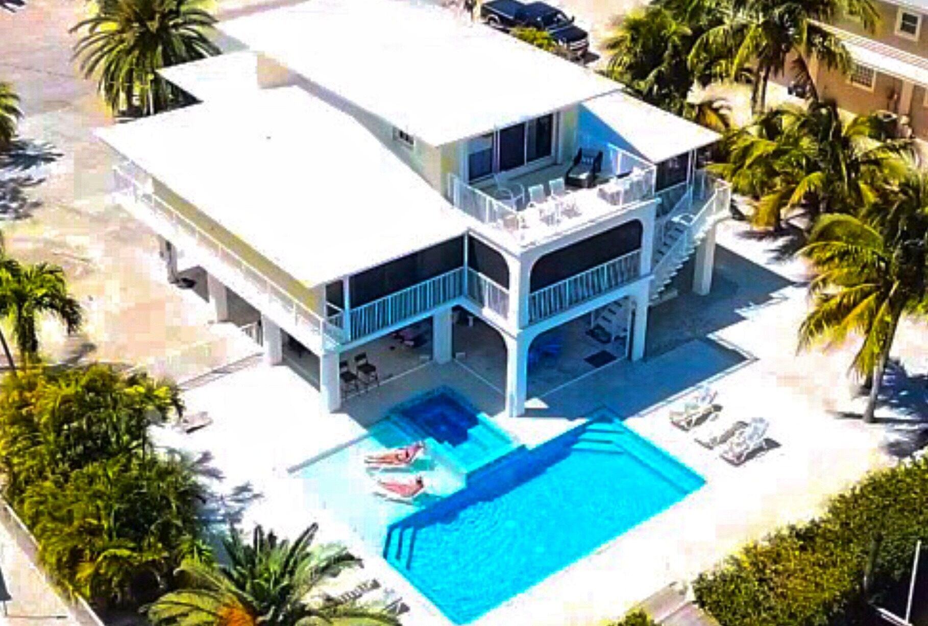 outstanding pool and outdoor area 5 minute walk to beach! <br>