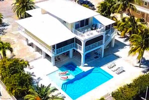 Exterior - Outstanding pool and outdoor area 5 minute walk to beach! (Marathon)
