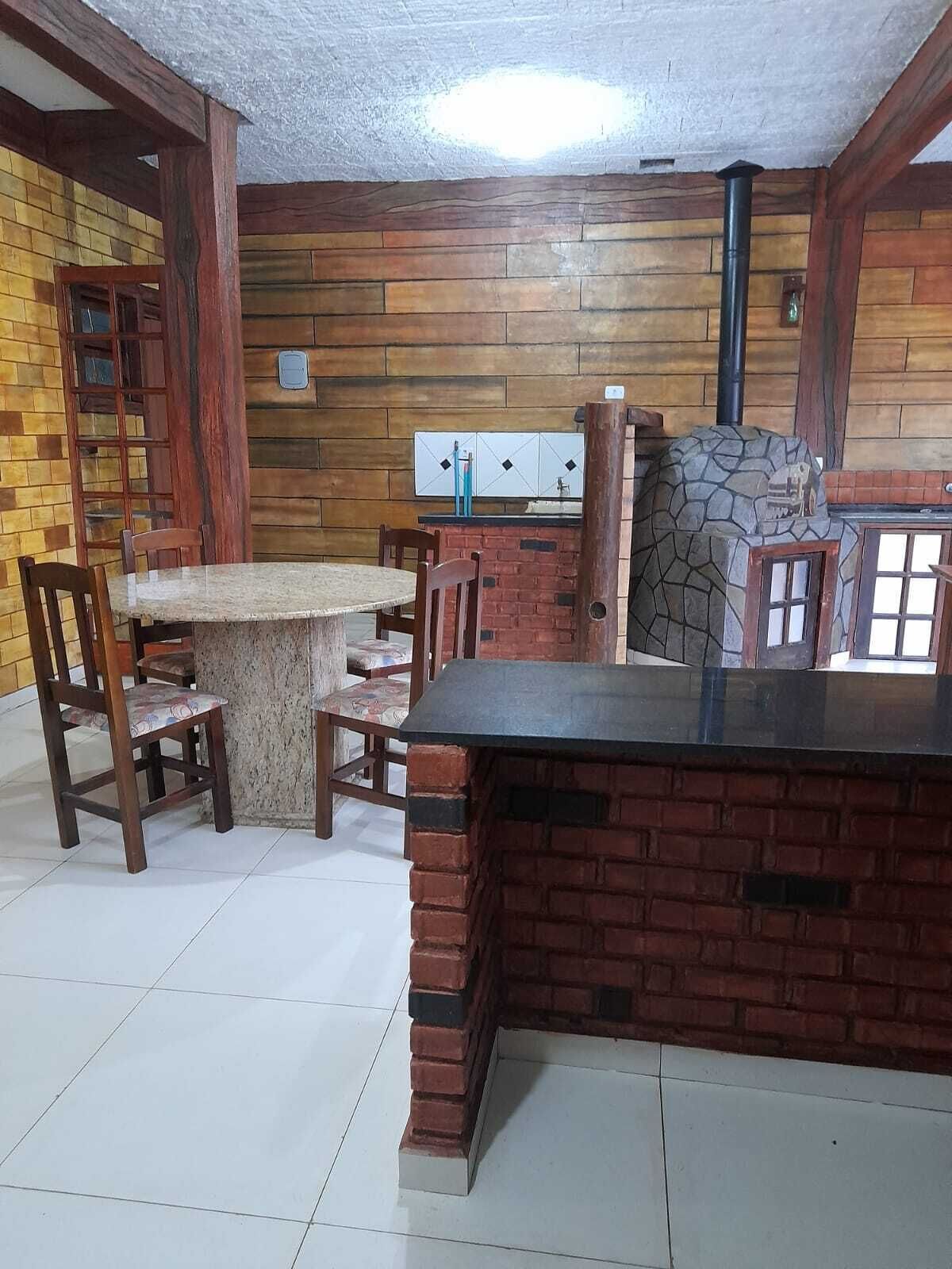 Townhouse with 4 bedrooms. 420mts.