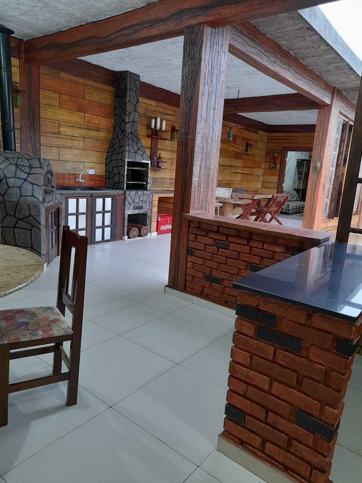 Townhouse with 4 bedrooms. 420mts.