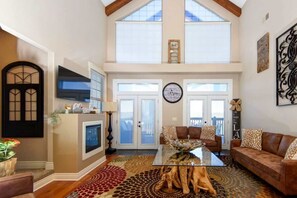 Télévision à écran plat, cheminée, jeux vidéo, lecteur de DVD