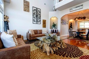 Télévision à écran plat, cheminée, jeux vidéo, lecteur de DVD