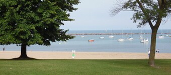 Comfortable 3BR Craftsman Bungalow in Milwaukee Bay View Neighborhood Sm Dog OK