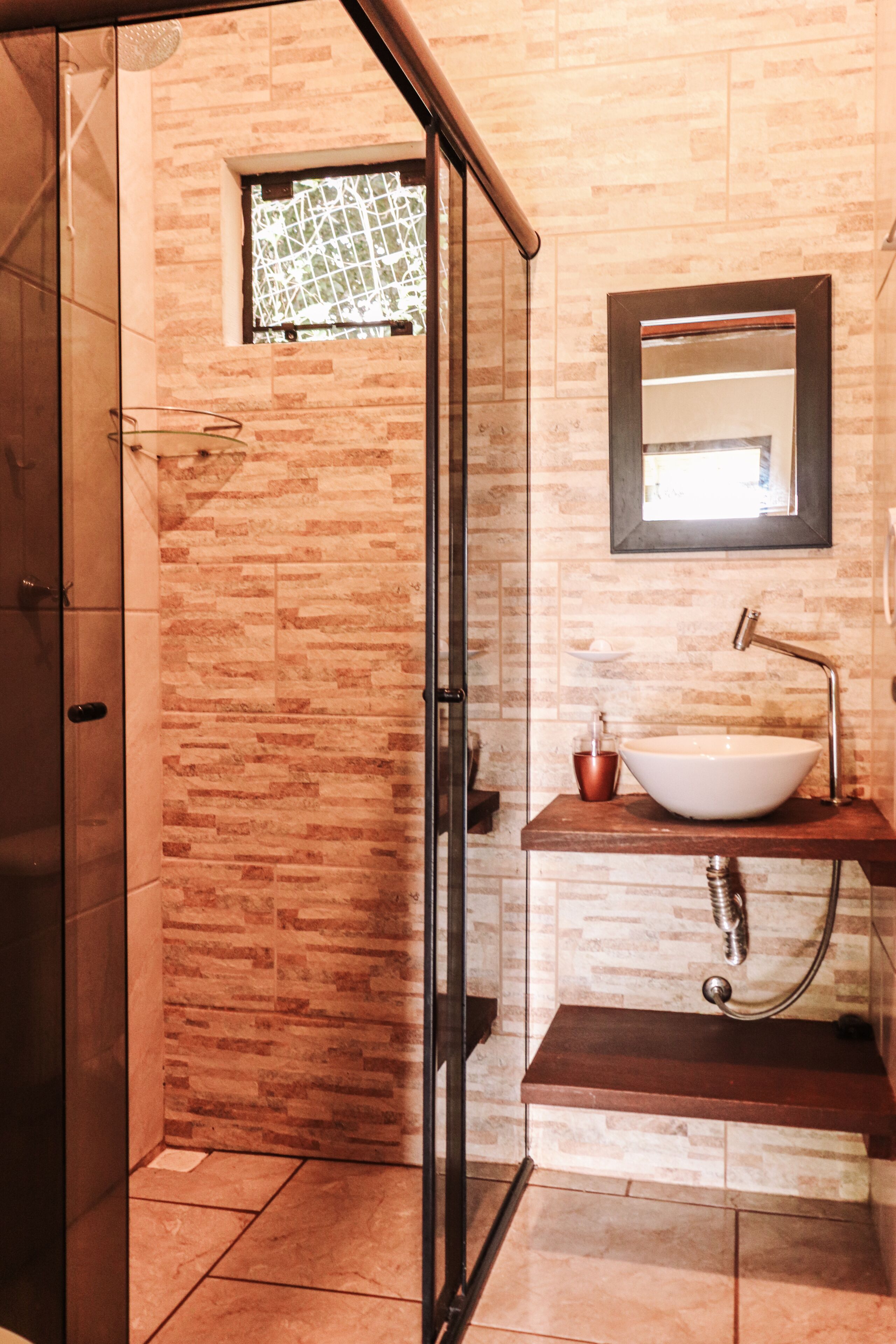 Cabanas do Beto - Praia do Rosa / SC. Beautiful cabin in cond. closed beautiful view