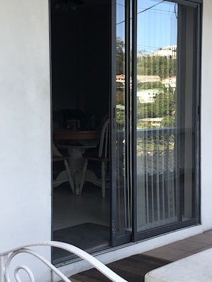 Outdoor dining - Cozy gem with Harbour view - 1 bedroom apartment (St. George's)