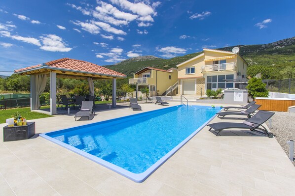 Piscine extérieure