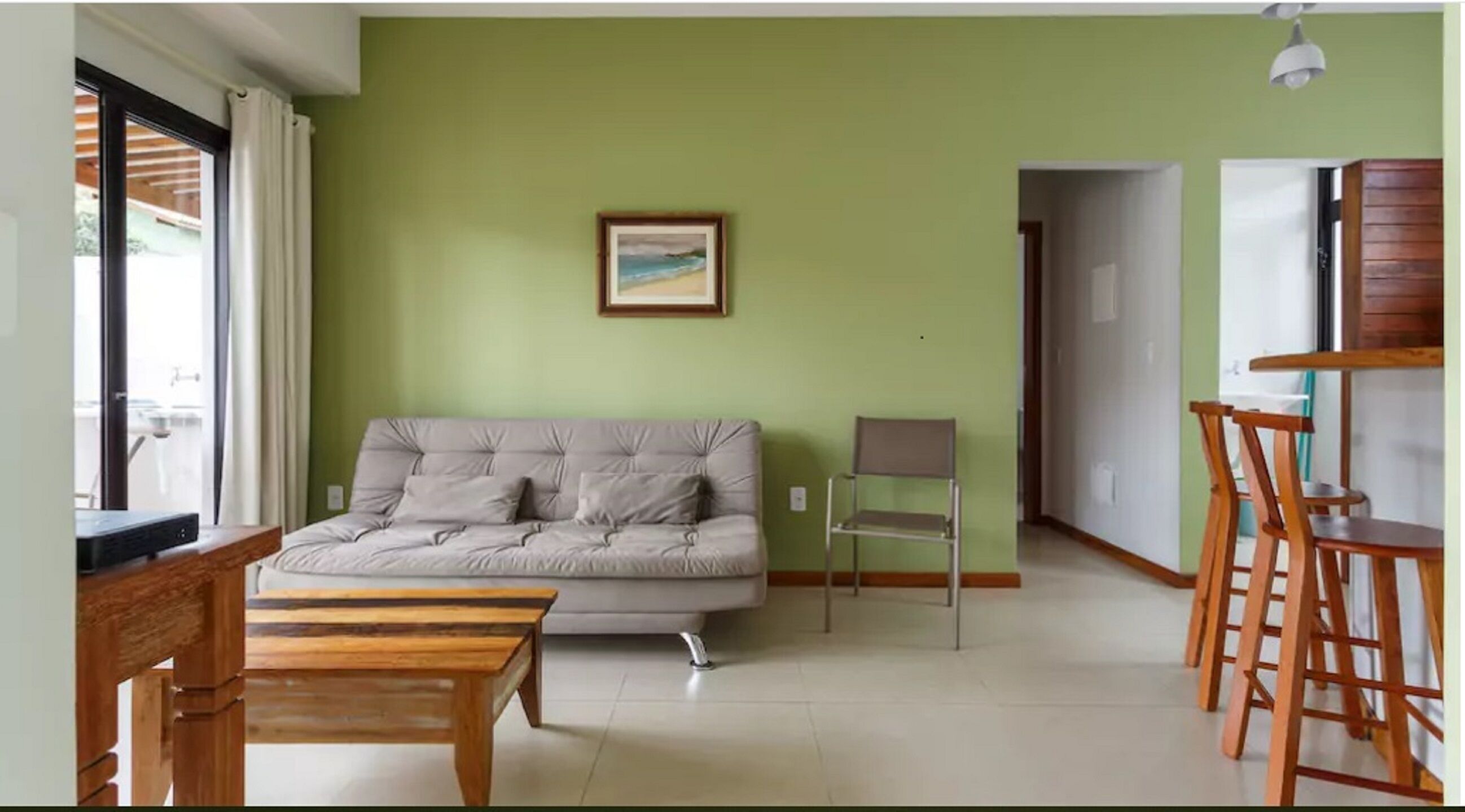 Fit. of good standard, located in a quiet area and close to the sea.