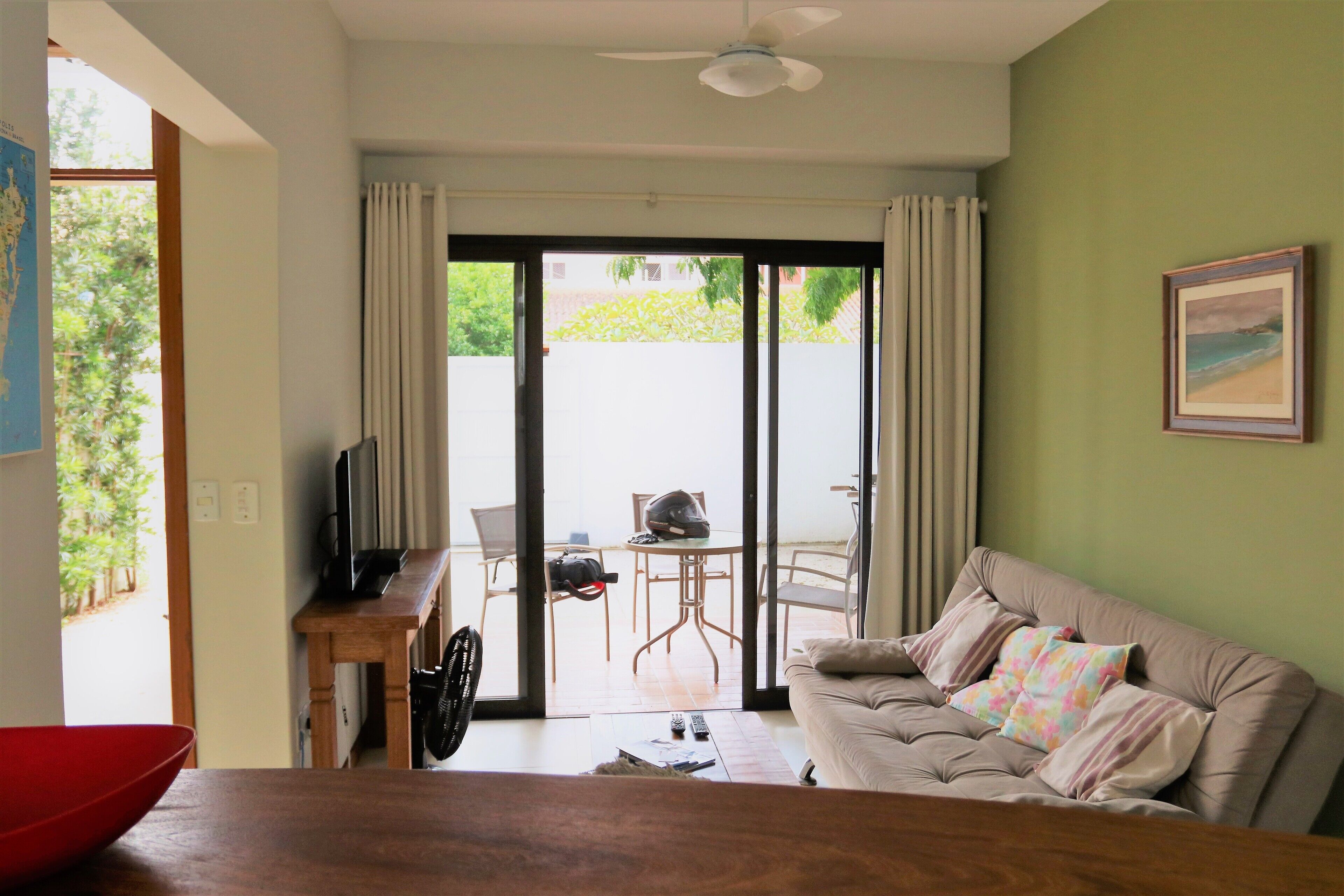 Fit. of good standard, located in a quiet area and close to the sea.