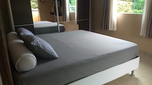 2 bedrooms, iron/ironing board, free WiFi, bed sheets