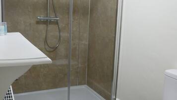 Chambre supérieure double ou avec lits jumeaux, salle de bain attenante (Eshton) | Salle de bain