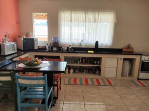 Fridge, microwave, oven, stovetop - Farm in Socorro wi-fi, solar heated pool, hot tub  (Socorro)